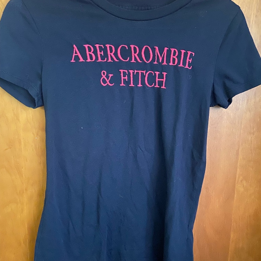 NWOT Abercrombie & Fitch tee shirt
